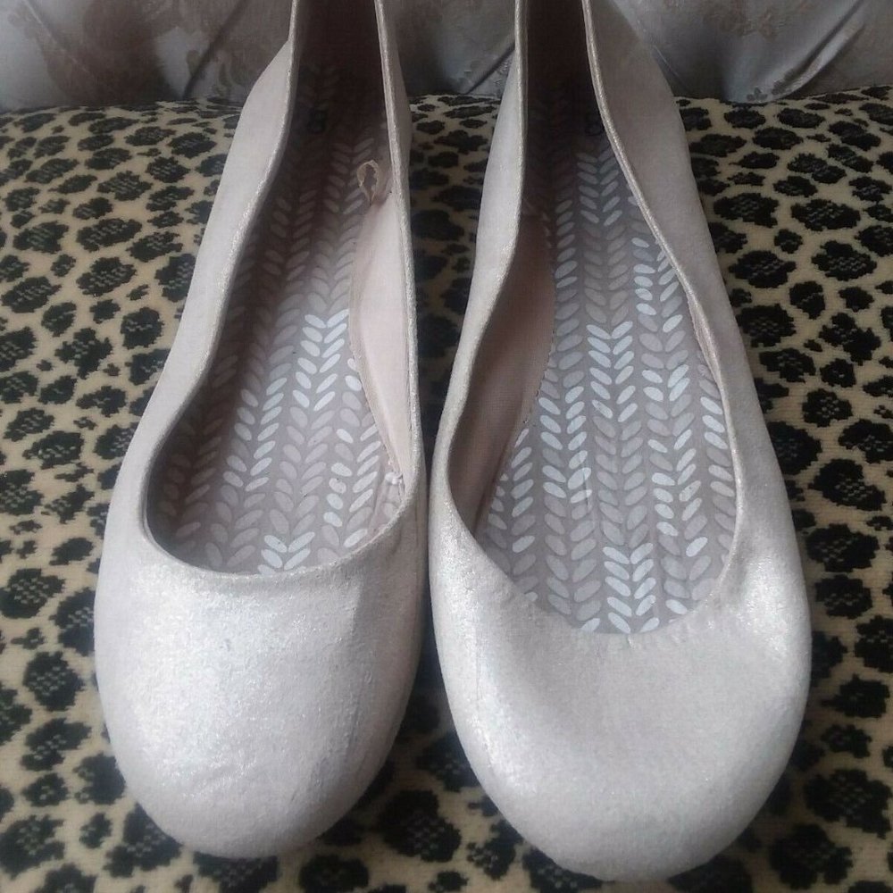 TIME AND TRU Beige or Cream w/ Gold Shimmer Ballet Flats Shoes Women Size 8